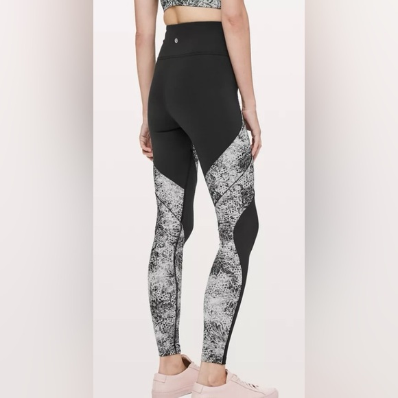 Black and white grayscale Sweat and Repeat Lululemon yoga pants, NWT, sz 8 - Picture 5 of 5